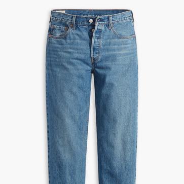 Imagen secundaria 1 - Una blazer muy ponible, su gabardina favorita y los vaqueros más icónicos: así es el perfecto look de básicos de Tamara Falcó