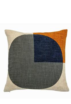 Imagen secundaria 2 - Cojín con estampado geométrico (49 €) de PortobelloStreet