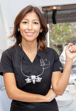 Imagen secundaria 2 - Carlos Saiz, de Carlos Saiz Smile; Daniela Carranza, de Instituto Profesor Sada, y la odontóloga Eugenia Cervantes