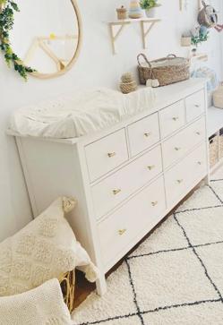 Imagen secundaria 2 - El mueble más bonito y versátil de IKEA es esta cómoda baratísima que puedes personalizar con estos trucos DIY que arrasan en Pinterest e Instagram
