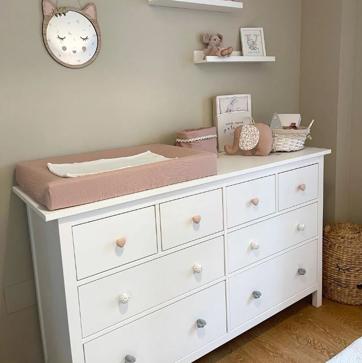 Imagen secundaria 1 - El mueble más bonito y versátil de IKEA es esta cómoda baratísima que puedes personalizar con estos trucos DIY que arrasan en Pinterest e Instagram