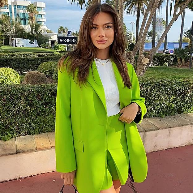 Imagen principal - Las influencers lo tienen claro: esta blazer de Zara es la favorita de la primavera (y así es cómo la combinan)