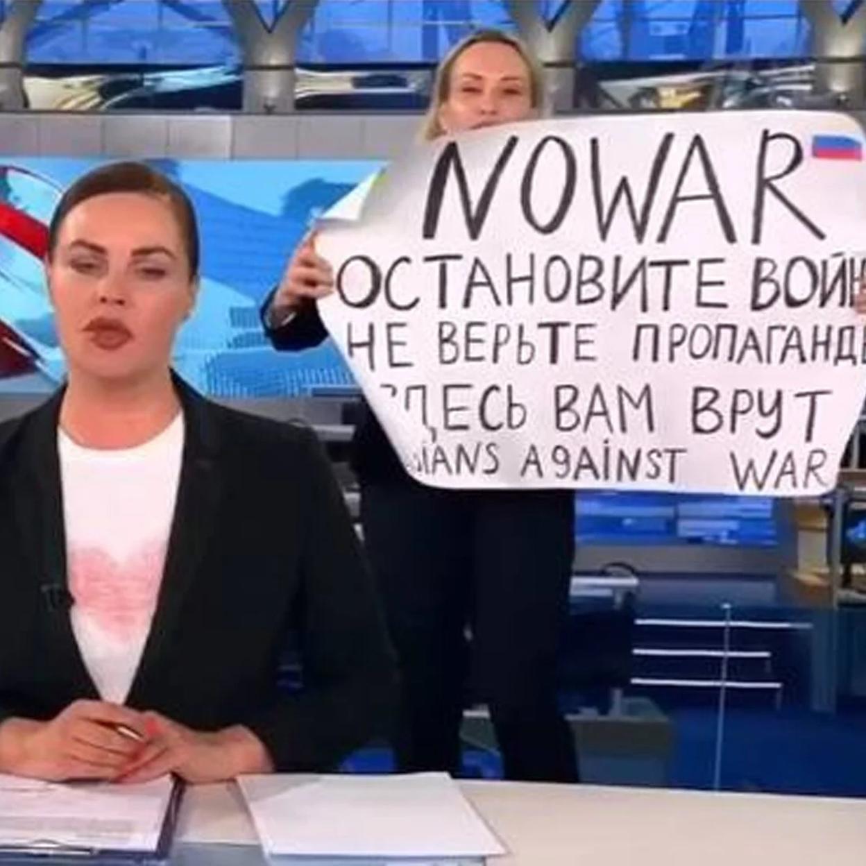 Marina Ovsyannikova, la periodista rusa que está detenida por protestar contra la guerra de Ucrania.