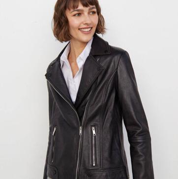 Imagen secundaria 1 - La cazadora con tachelas, la biker negra y la chaqueta de piel combinada con punto