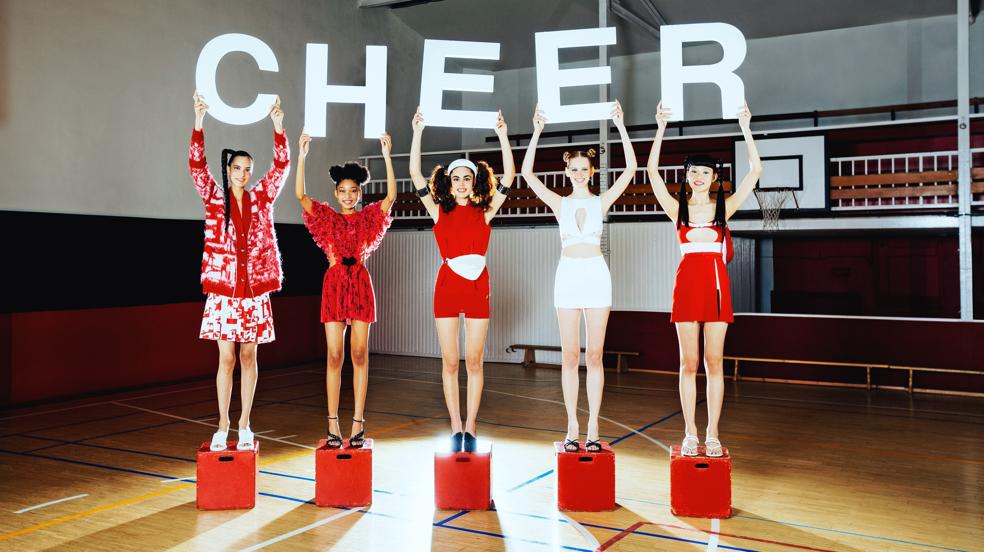 Estilismo: Caterina Ospina. Maquillaje: Antonio Romero. Peluquería: Fernando Torrent. Asistente de fotografía: Julia Kabelsalat. Asistente de estilismo: Rubén Cortés. Arte: Begoña Baeza.