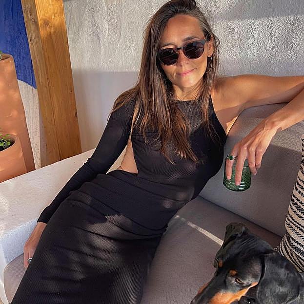 Este es el espectacular vestido negro que necesitas si ya estás aburrida de los diseños clásicos (y cuesta menos de 30 euros)