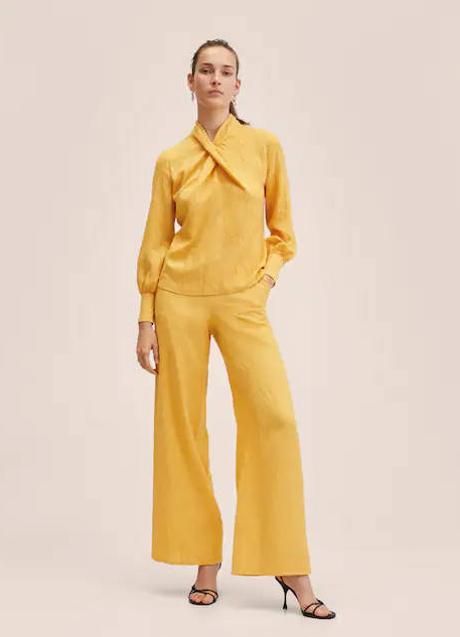 Imagen - El conjunto de color amarillo mostaza es de Mango