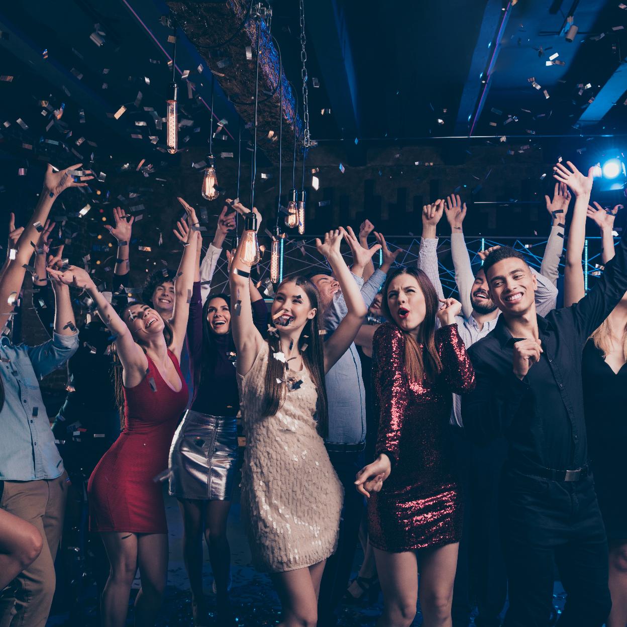 La gente apuesta por fiestas llenas de opulencia y excesos.