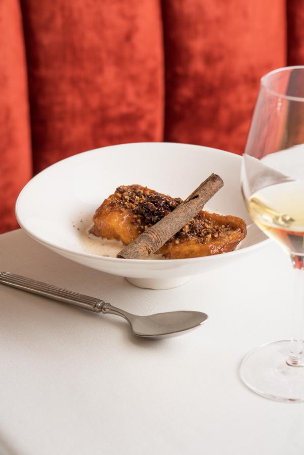 China Crown (Don Ramón de la Cruz, 6): ¿Alguna vez te has comido una torrija 'a la cantonesa'? En China Crown la elaboran con pan brioche, cinco especias chinas, nueces caramelizadas y toffee.