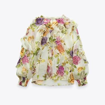 Imagen secundaria 1 - Las blusas y camisas estampadas super bonitas con las que te verás favorecida en un look con vaqueros y arrasan en Instagram