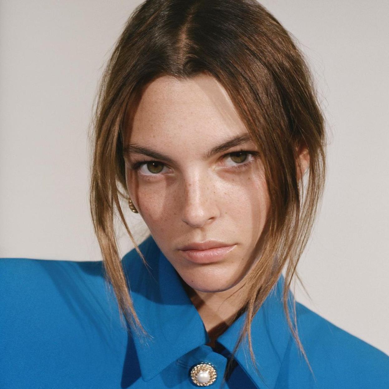 Pincha en la imagen para descubrir las bases de maquillaje súper ventas que dejan un acabado natural en la piel.