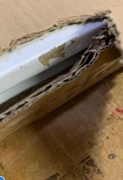 Imagen secundaria 2 - El armario BRIMNES de IKEA pasa de 149 a 99 euros en el centro de Sevilla por un pequeño golpe en la parte delantera.