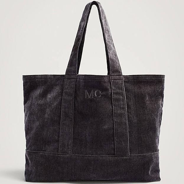 Imagen principal - Los shopper personalizables de Parfois, Pull&Bear y Zara