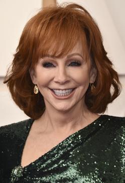 Imagen secundaria 2 - Los flequillos triunfan en la alfombra roja de los Oscars: así es cómo lo llevan las famosas para conseguir un peinado rejuvenecedor