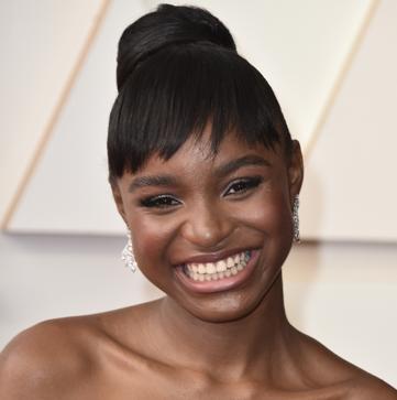 Imagen secundaria 1 - Los flequillos triunfan en la alfombra roja de los Oscars: así es cómo lo llevan las famosas para conseguir un peinado rejuvenecedor