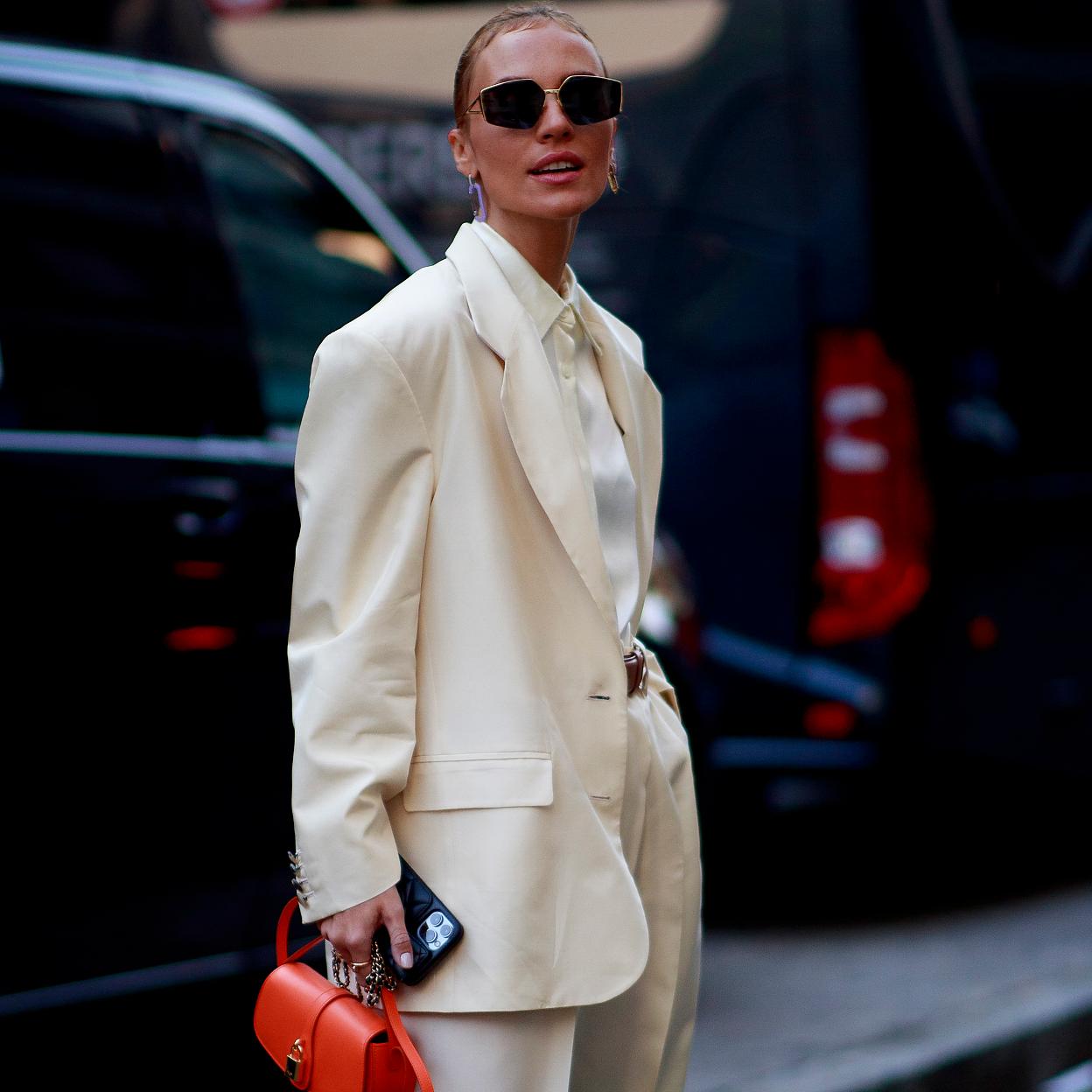 Pincha en la imagen para ver las blazers y chaquetas cropped que puedes comprar rebajadas y van a ser protagonistas de tus looks de primavera.