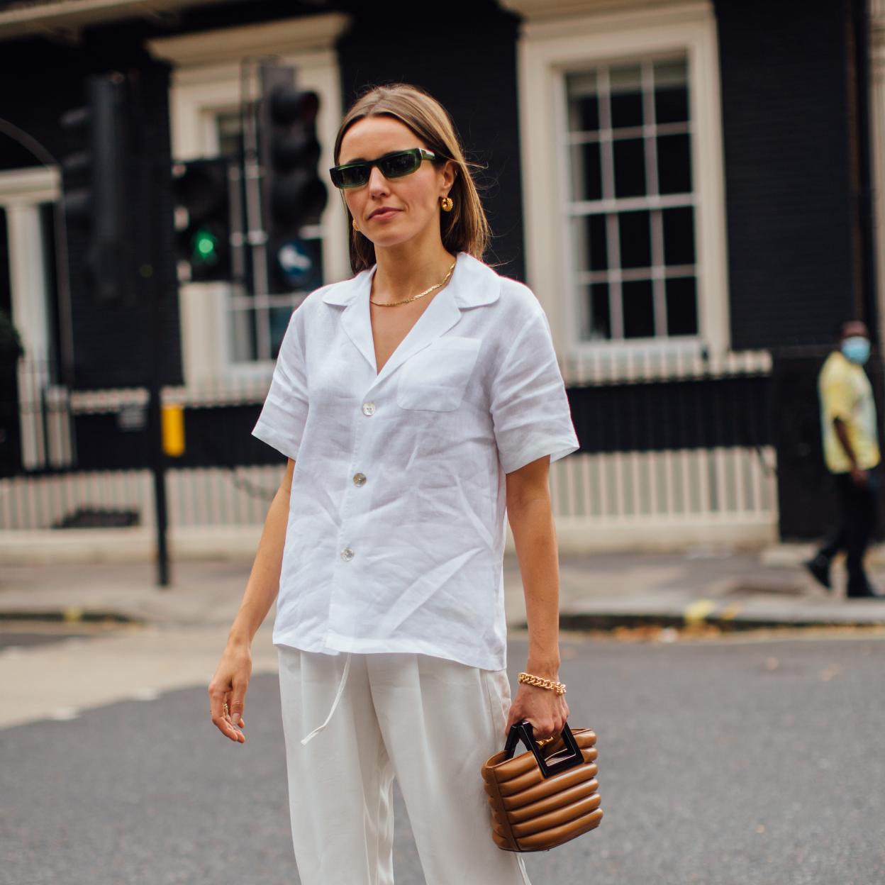 Adelántate al buen tiempo con las camisas de manga corta de Parfois que no te vas a cansar de ponerte este verano