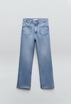 Imagen secundaria 2 - Jeans de tito medio con bolsillos delanteros de plastrón y bajo flare de la colección de primavera de Zara (29,99 euros). Disponibles en color azul lavado, blanco o rosa fucsia.
