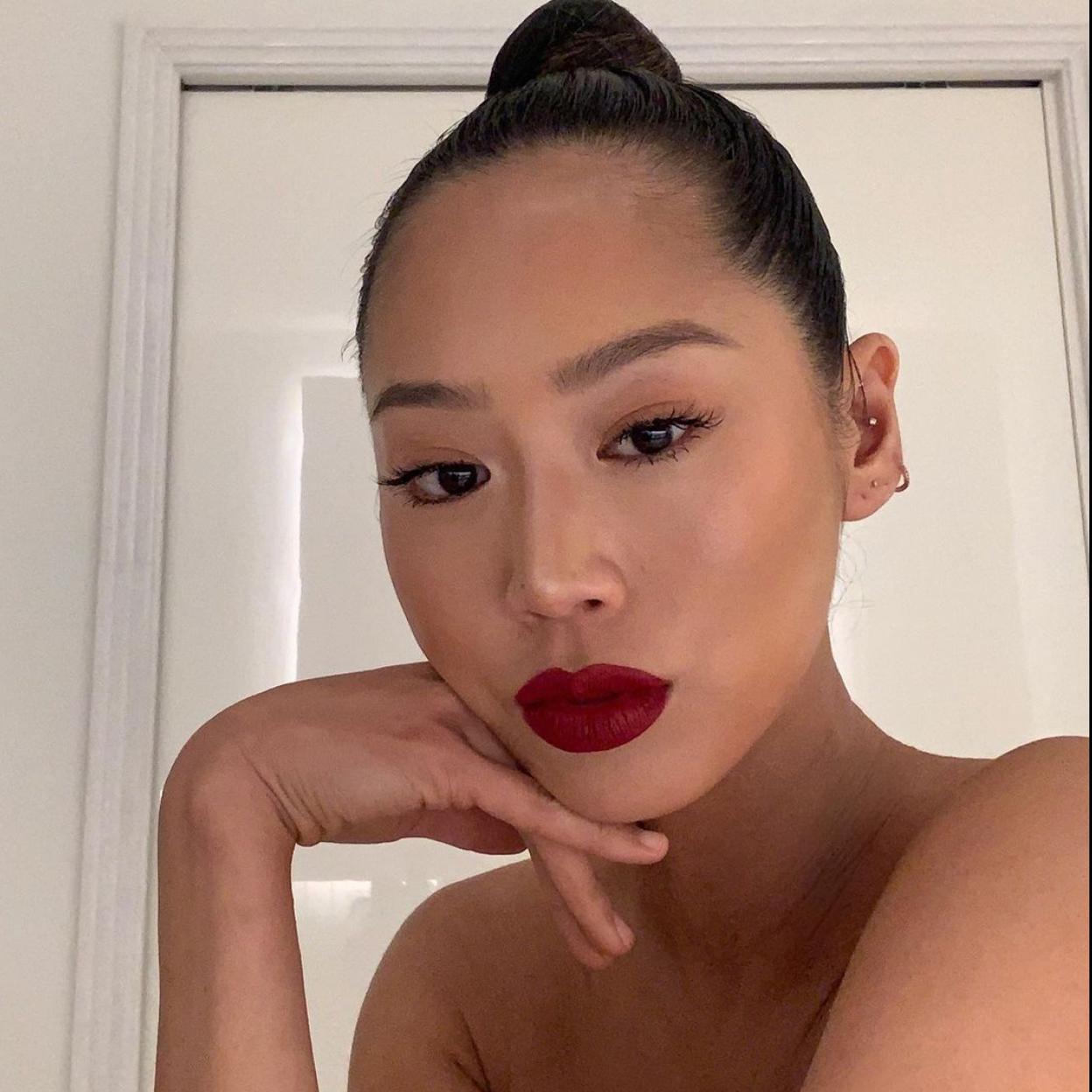 Pincha en la imagen para descubrir las mejores cremas y sérums para combatir las ojeras y acabar con las arrugas del contorno de los ojos.