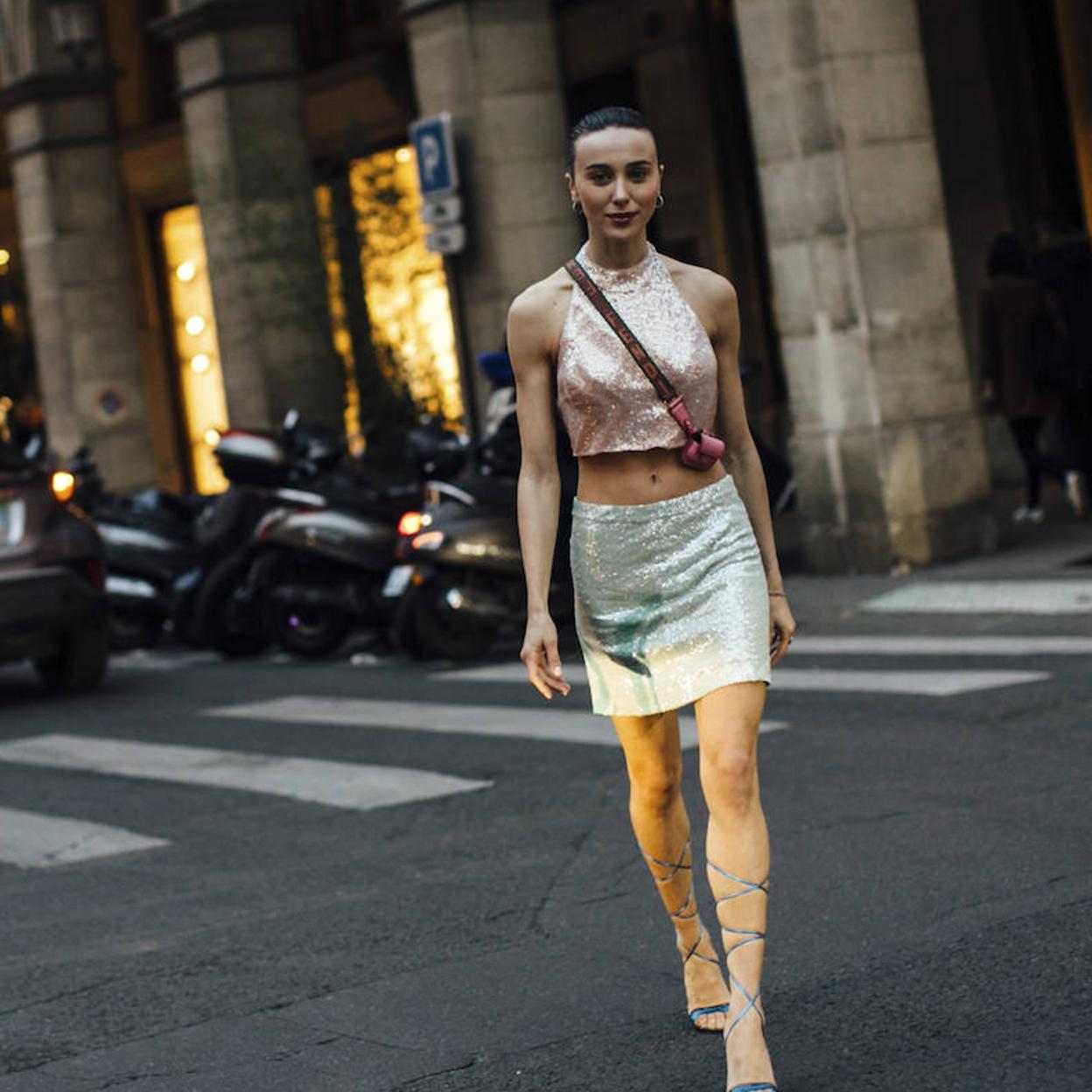 Pincha en la foto para ver bolsos súper bonitos con los que apostar por el rojo y triunfar en Instagram como una influencer