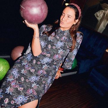 Imagen secundaria 1 - El vestido de flores perfecto para primavera y que triunfa entre las influencers es este made in Spain tan bonito