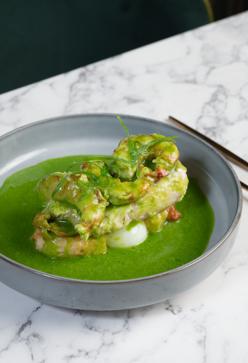 Imagen secundaria 2 - Algunos de los platos y ambientes que podemos disfrutar en Martinica.