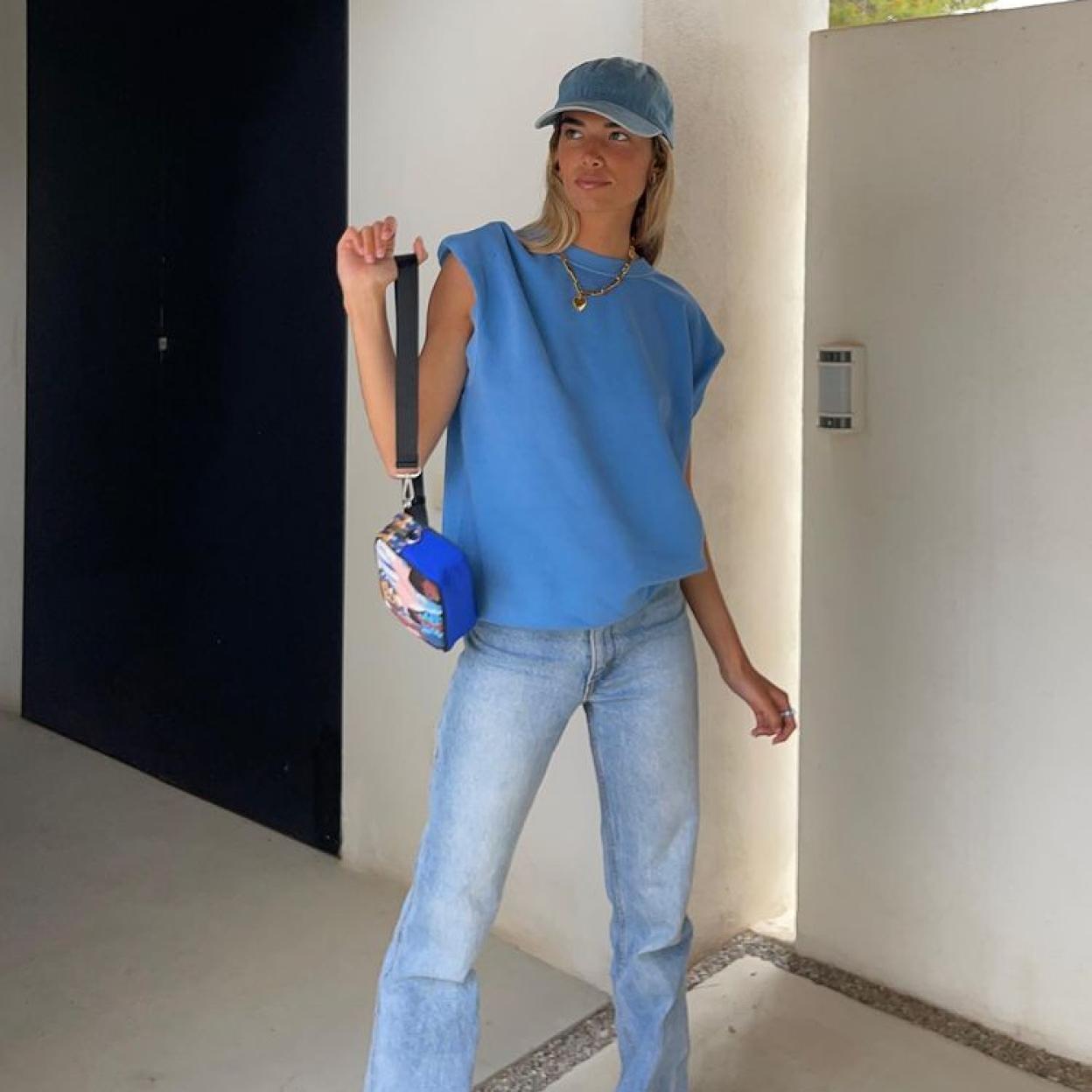 Este chaleco azul de algodón de Parfois es tan cómodo como ponible y todas las influencers ya lo tienen