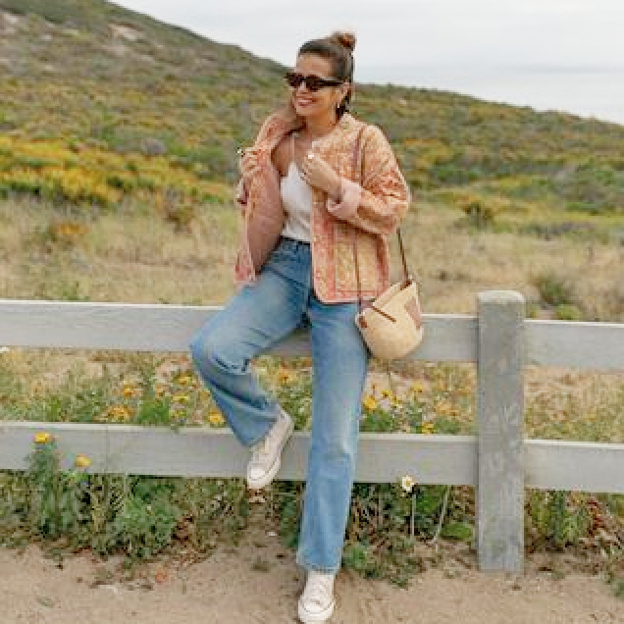 Esta chaqueta acolchada con estampado multicolor de Zara será tu comodín para los looks básicos del entretiempo. Descubre otras prendas que no te quitarás las próximas semanas. 