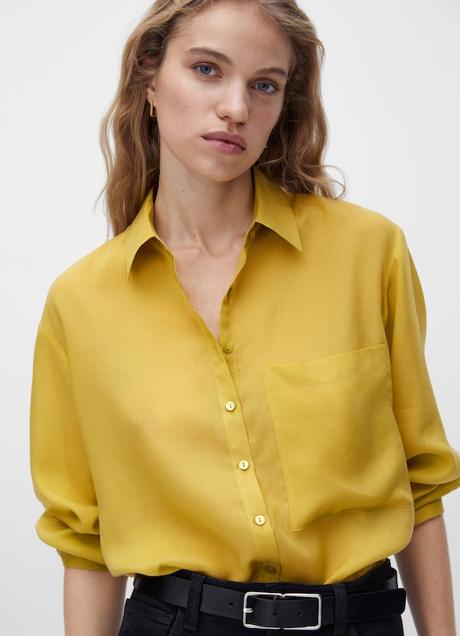 Imagen - Esta camisa básica de Massimo Dutti está rebajada y disponible en cuatro colores diferentes. Este es el mostaza.