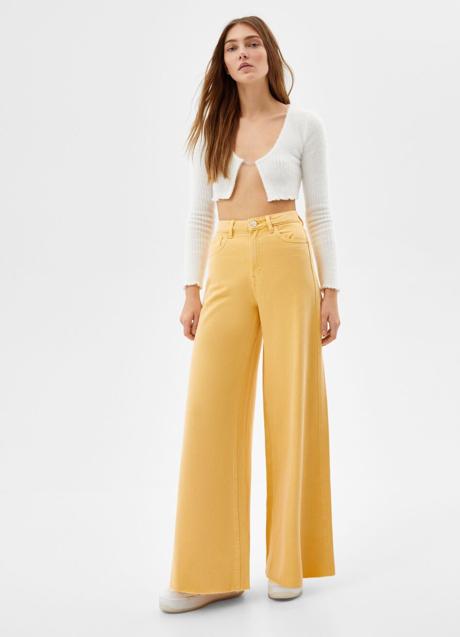 Imagen - Los vaqueros de colores maxi wide leg de Bershka son nuestro último fichaje de tendencia que, además, alargan la silueta.
