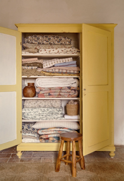 Imagen secundaria 2 - Estos juegos de cama de Zara Home cuestan entre 39.99 y 59.99 euros; las colchas de patchwork, 299 euros; los cojines, entre 17.99 y 39.99 euros; la alfombra de yute, 299 euros y los espejos, entre 59.99 y 79.99 euros.