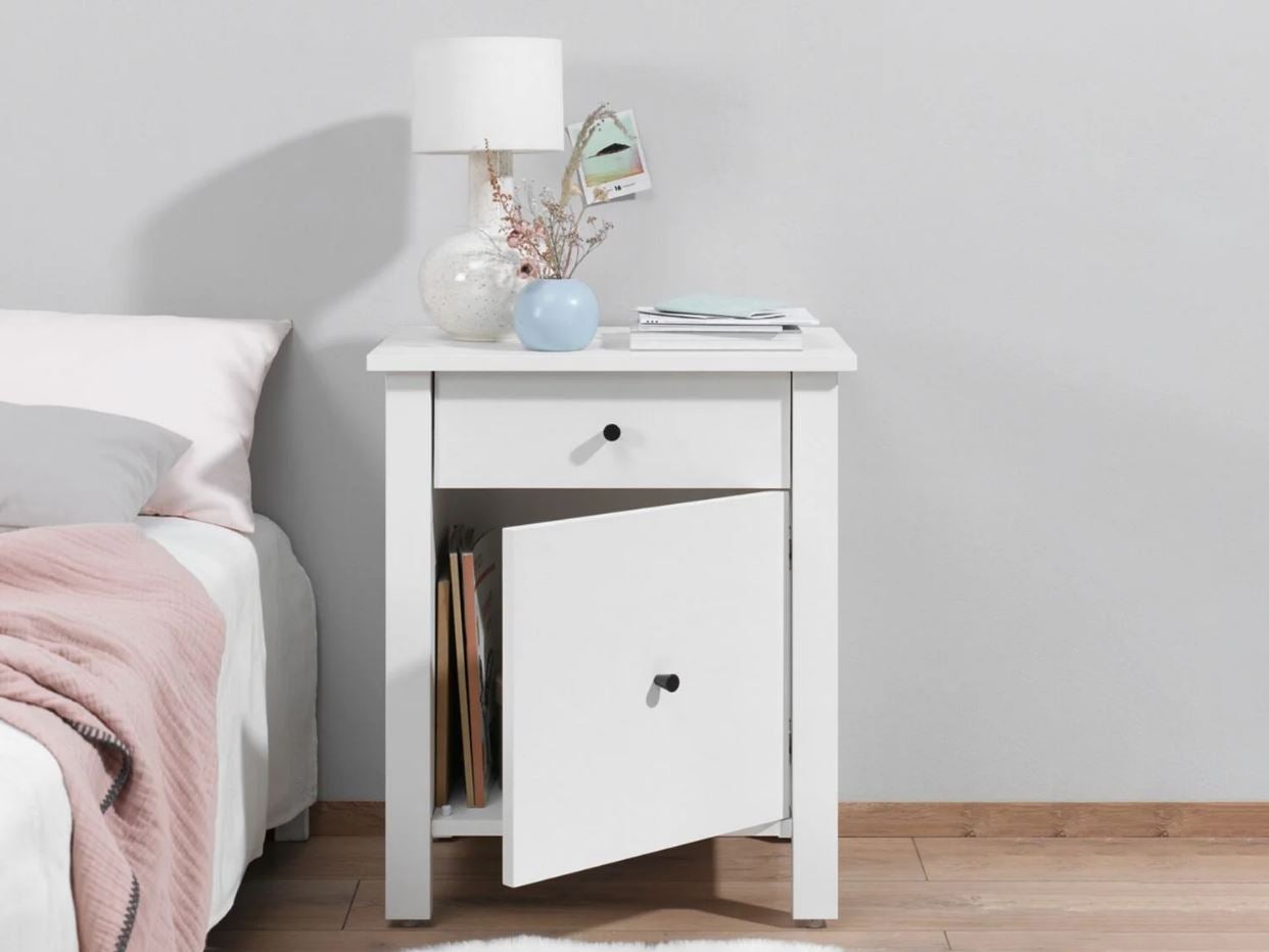 Esta mesilla minimalista y con gran capacidad de almacenaje quedará bien en cualquier dormitorio. Cuesta 49.99 euros en Lidl.