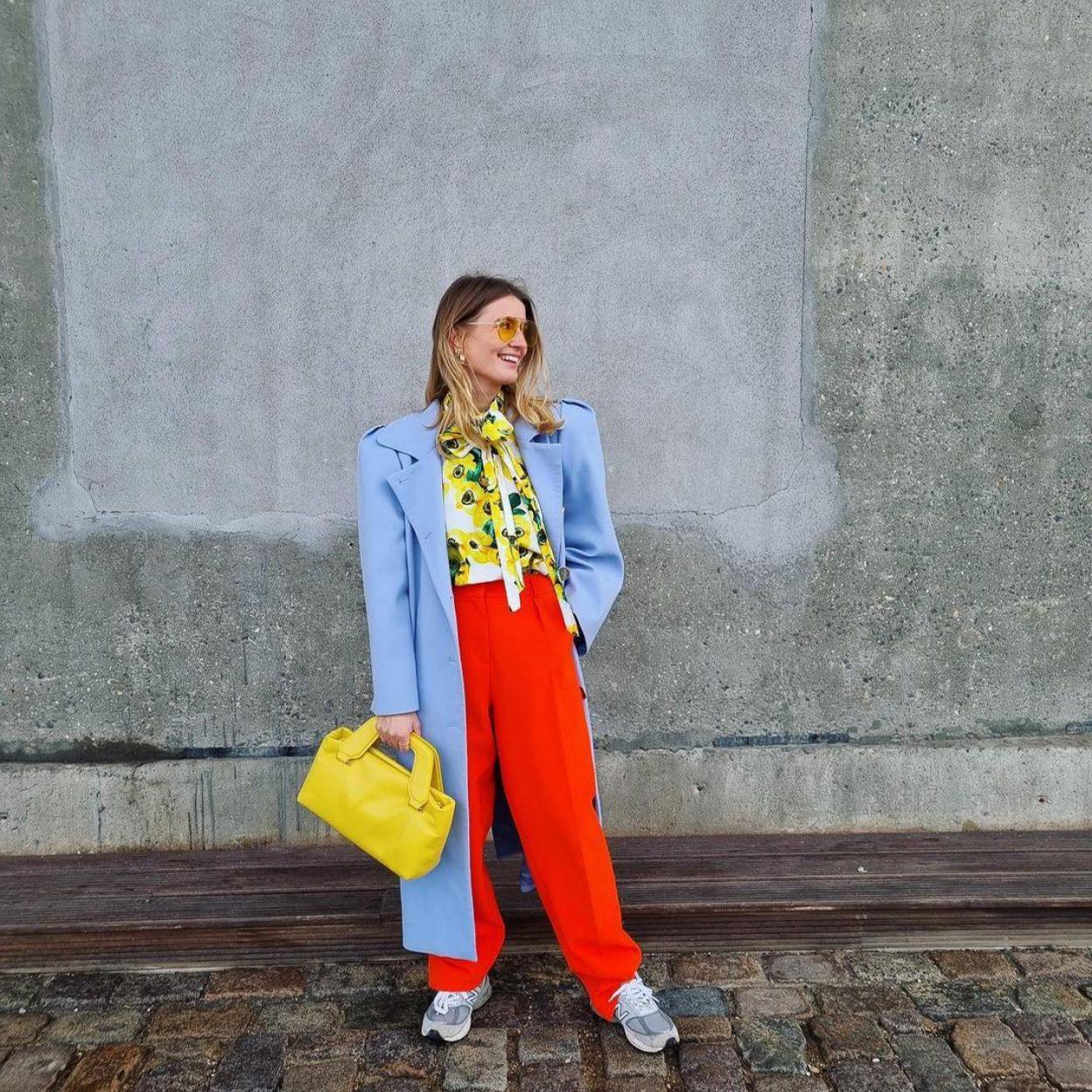 Pincha en la imagen para ver Del vestido de invitada a la falda midi ponible: las prendas de lunares de la nueva colección de Mango que van a ser virales