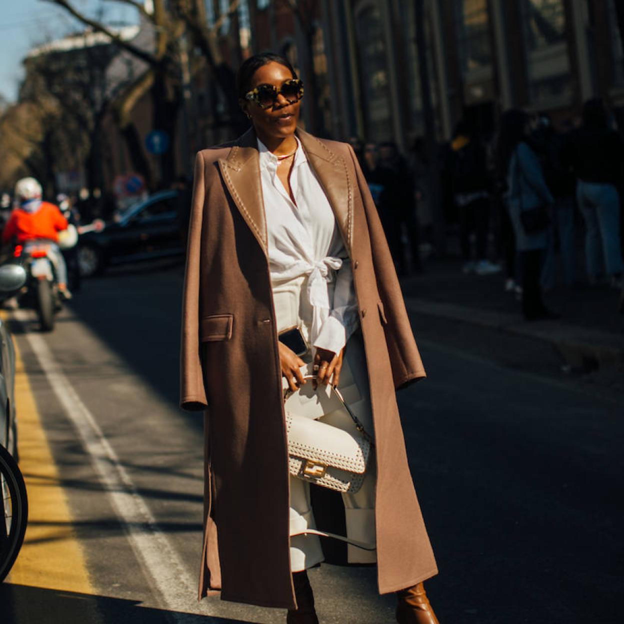 Pincha en la foto para ver blusas y otras prendas naranjas con las que darás alegría a todos tus looks