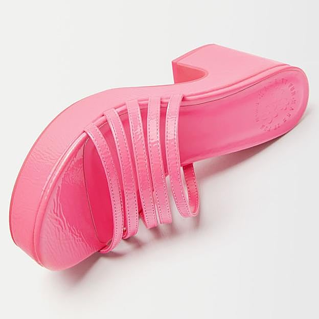 Imagen principal - Ficha estos zapatos de taconazo cómodo de Bershka que imitan a los de lujo por muy poco y que estilizan igual o más