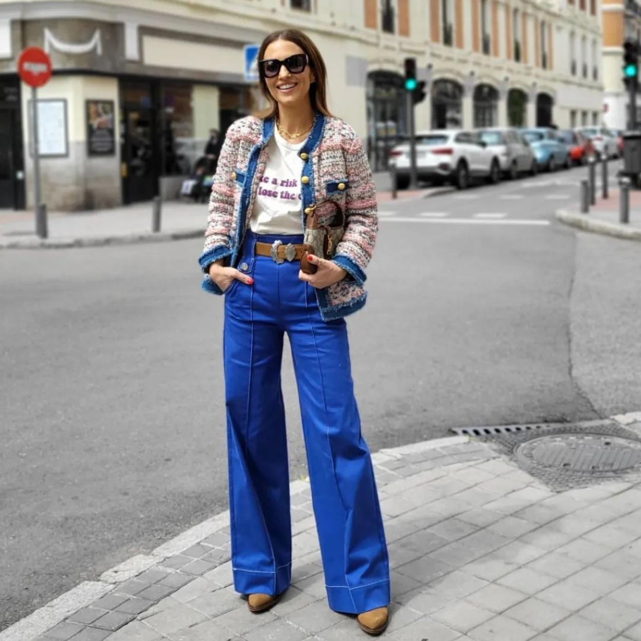 Pincha en la imagen para ver los pantalones estampados de Mango que sientan de maravilla.