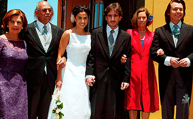 La foto de boda con los padres de la novia, Toni Acosta, y del novio, Jacobo Martos. 