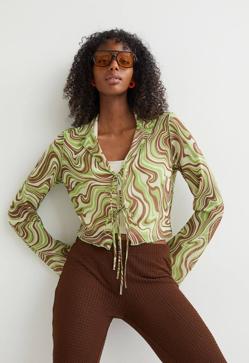 Imagen secundaria 2 - Las blusas ligeras vuelven a ser tendencia cada primavera