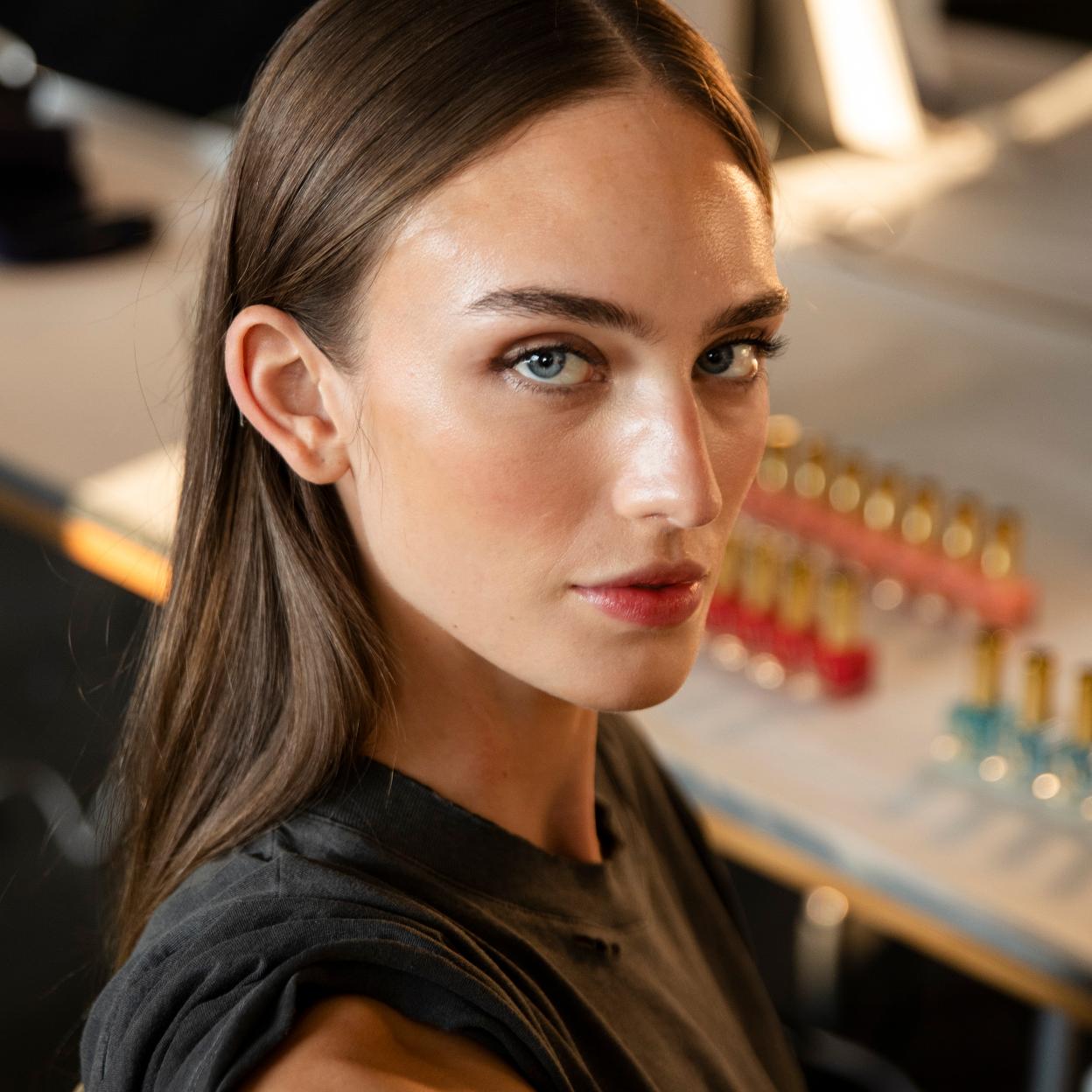 Pincha en la imagen para descubrir más sérums para el contorno de ojos y conseguir una mirada radiante.