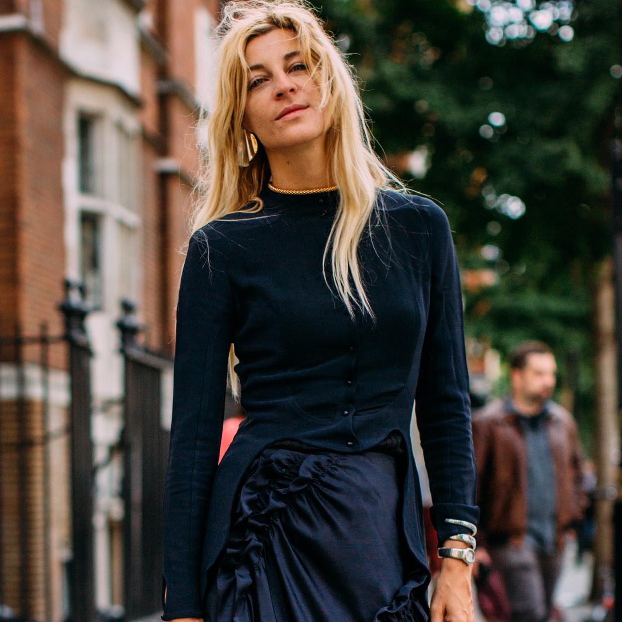 Pincha en la imagen para conocer los cosméticos antienvejecimiento de gran eficacia que no pueden faltar en la rutina de cuidado facial de las mujeres de más de 50 años. 