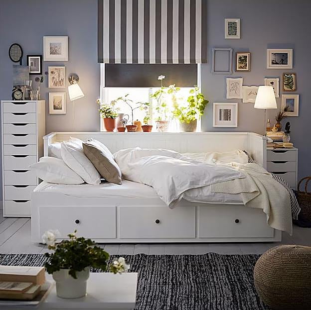 Sofá de día, cama de noche: el mueble con almacenaje más vendido de IKEA es este práctico y barato con el que tu salón o habitación parecerán más grandes