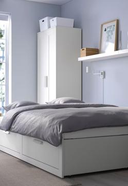 Imagen secundaria 2 - La cama-sofá BRIMNES de IKEA cuesta 249 euros.