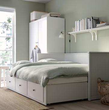 Imagen secundaria 1 - La cama-sofá HEMNES de IKEA cuesta 349 euros.
