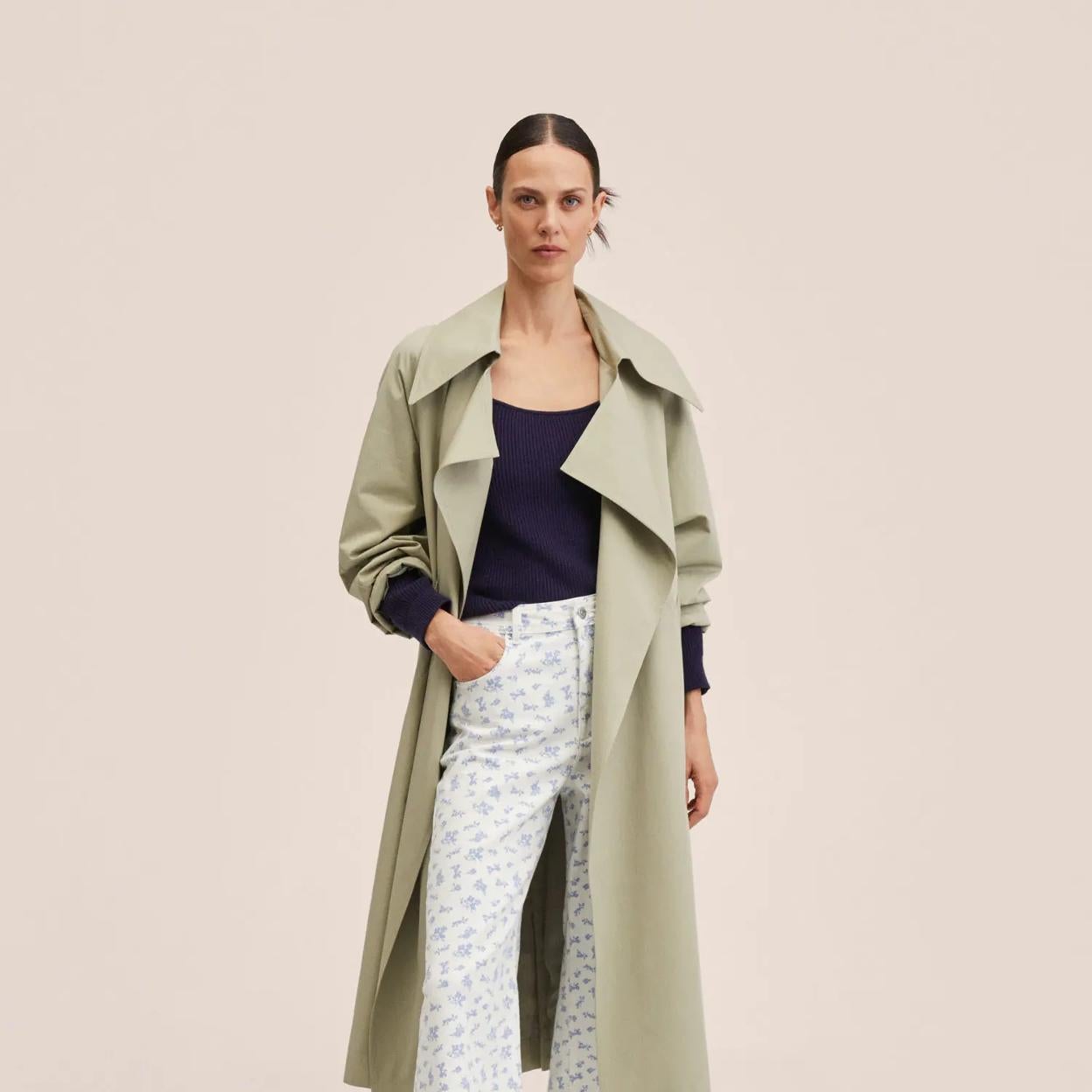 Pincha en la foto para descubrir cómo combinar tus vaqueros esta temporada.