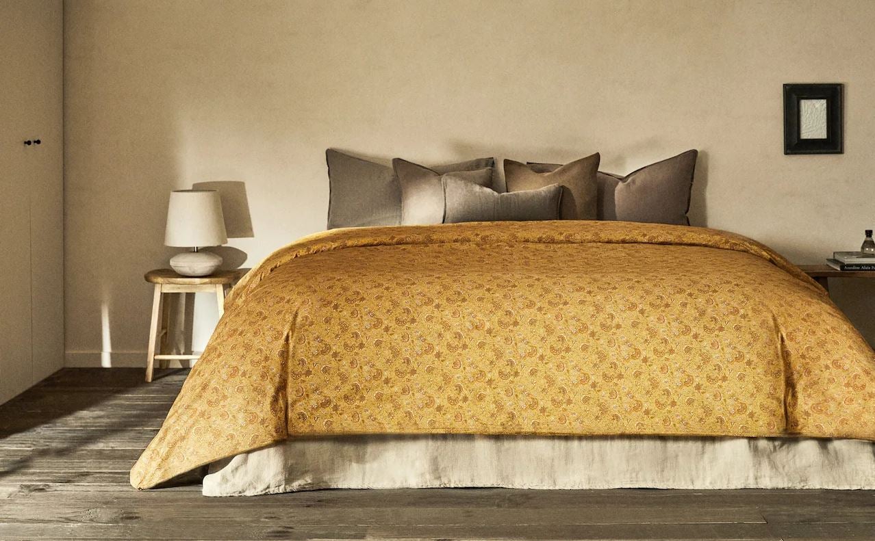 En los Special Prices de Zara encontramos chollos maravillosos para el dormitorio, como este elegante juego de cama que pondrá una nota de color increíble, y que pasa de 59.99 a 29.99 euros (según el tamaño). 