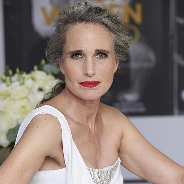 Andie MacDowell es la imágen de la campaña «Lecciones de Valor» de L'Oréal Paris.