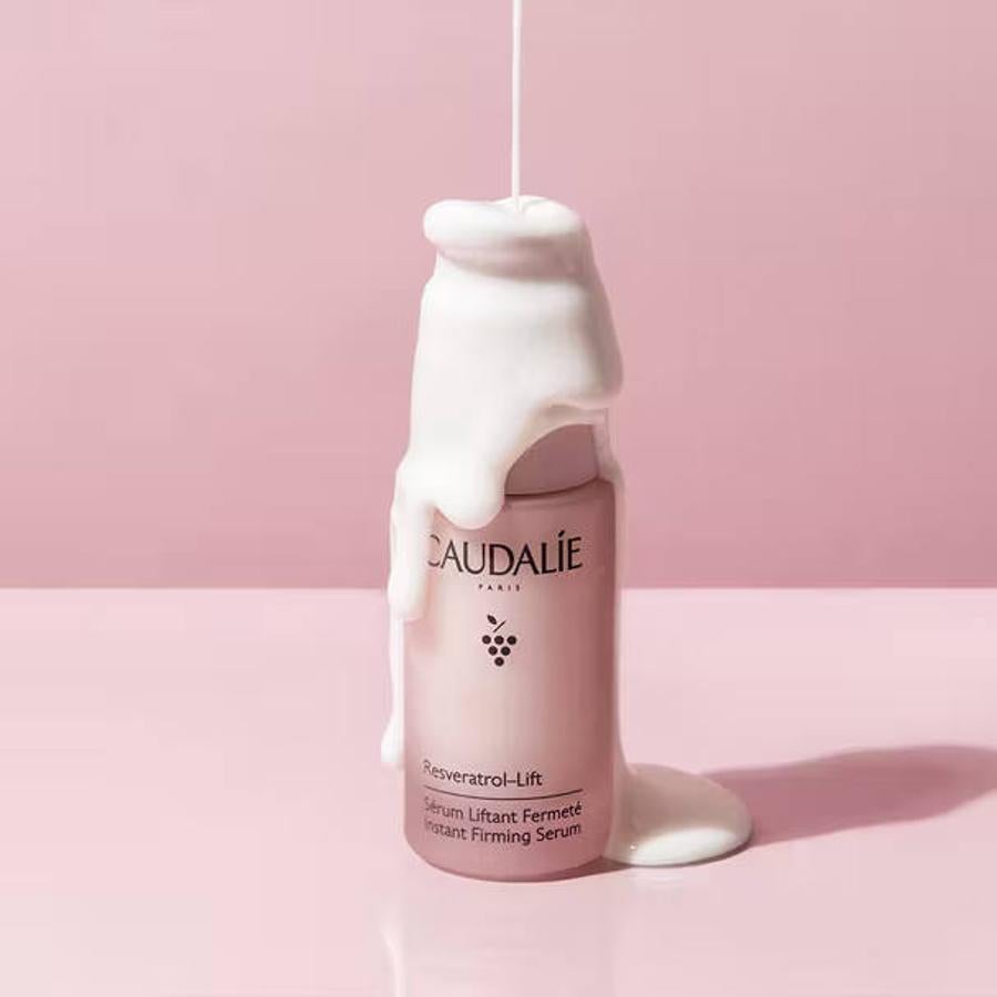 Sérum Lifting Firmeza de Caudalie deja la piel lisa e hidratada
