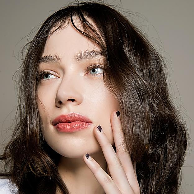 Labios efecto mordido, el truco fácil del maquillador de las famosas para una boca rejuvenecida