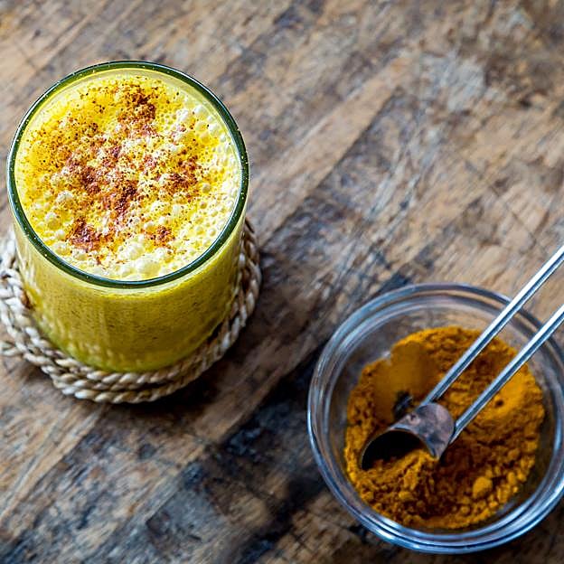 Golden milk (leche dorada), la bebida a base de cúrcuma que te ayuda a adelgazar porque reduce grasa del organismo