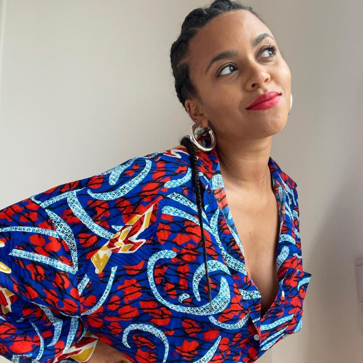 Pincha en la imagen para ver los vestidos camiseros (baratos y muy ponibles) que van a conquistar a las mujeres mayores de 50 porque son súper rejuvenecedores.